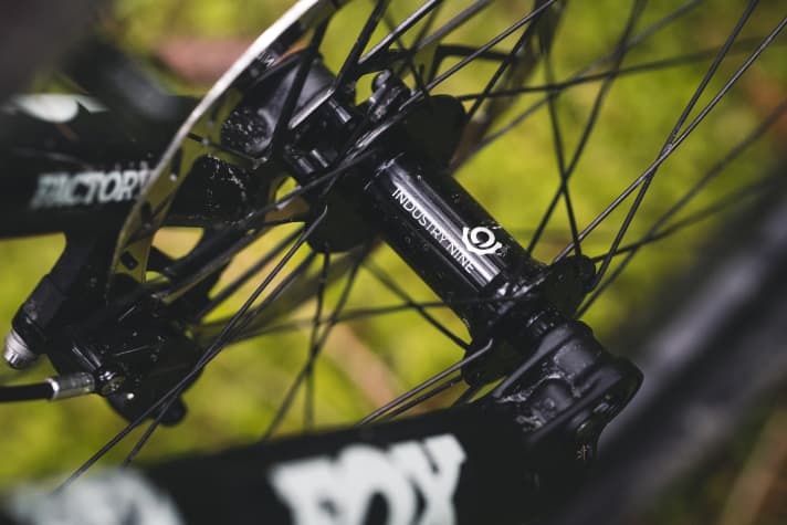 Specialized combines Industry Nine 1/1 hubs with its own Roval Traverse Carbon rims on the trail bike.