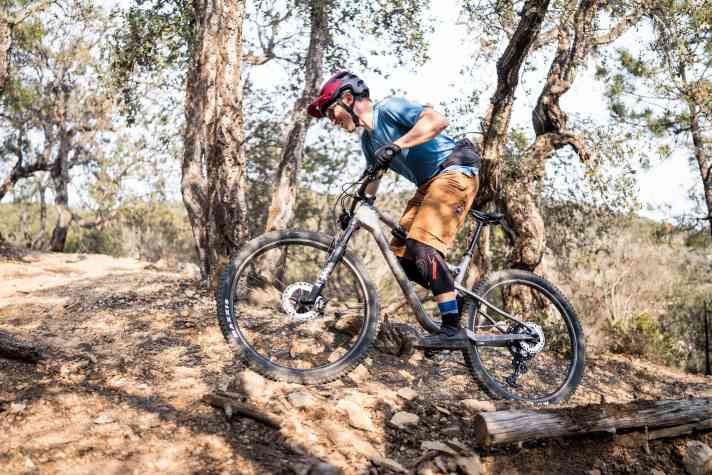 Having fun on a mountain bike is also a question of fitness. We give you the most important tips on mountain bike training.