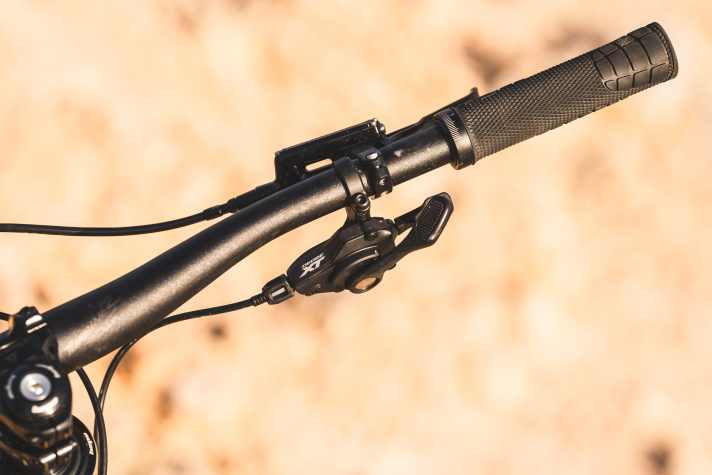 Angesteuert wird der Supre-Antrieb des Nicolai Nucleon durch einen handelsüblichen Shimano XT Schalthebel.