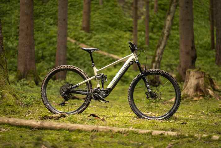 The Marin Rift Zone E2 comes with a Shimano EP801 and a relatively small 630 Shimano battery.