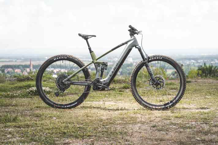 Cube Stereo Hybrid 140 TM // Bosch Perf. CX // 750 Wh // 150/140 mm // 29 Zoll // 24,7 kg