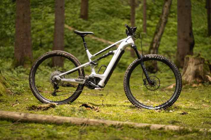 Cannondale Moterra 3 // Bosch Performance Line CX // 750 Wh // 150 mm // 29 inch // 25.5 kg // 5599 Euro
