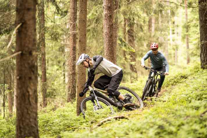 Impressive traction and superb handling make the Marin Rift Zone E2 a trail and cornering machine.