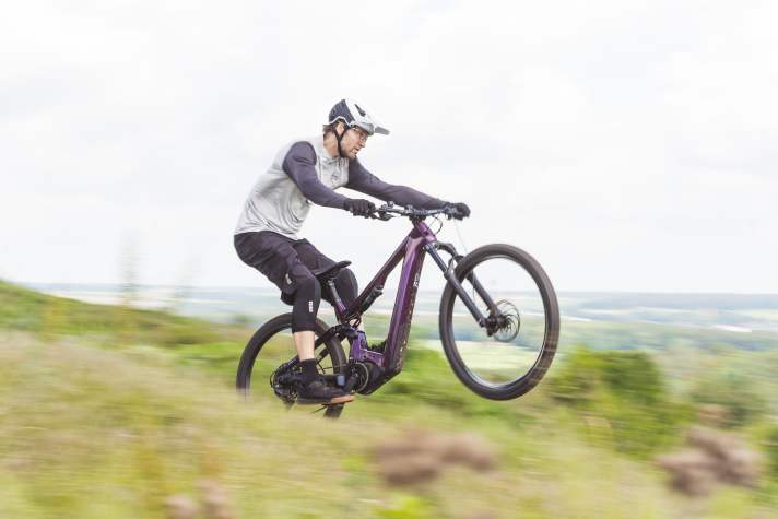 The strengths of the Flyer Uproc X clearly lie in its pedalling quality and smoothness. But the Flyer is not unwieldy to ride. It can even be pulled onto the rear wheel or into the air quite easily.