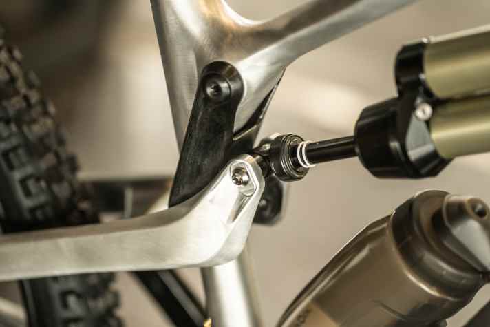 The Alutech Pelmo can be ridden with different sized rear wheels using offset bushes.