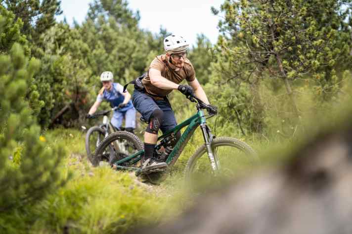 Ride across, see more! The Specialized Levo SL is in its element on trails and descents.