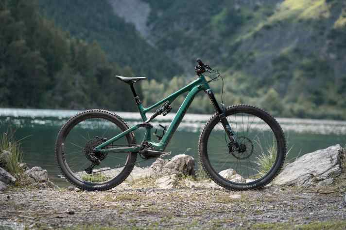 Specialized Levo SL Comp Alloy // Specialized SL 1.2 // 320 Wh, permanently installed // 160/150 mm // 29/27.5 inch // 20 kg // 6600 Euro