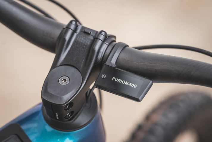 The Stereo Hybrid One44 comes with the new Bosch Purion 400 display, which is compact and well protected behind the handlebars.