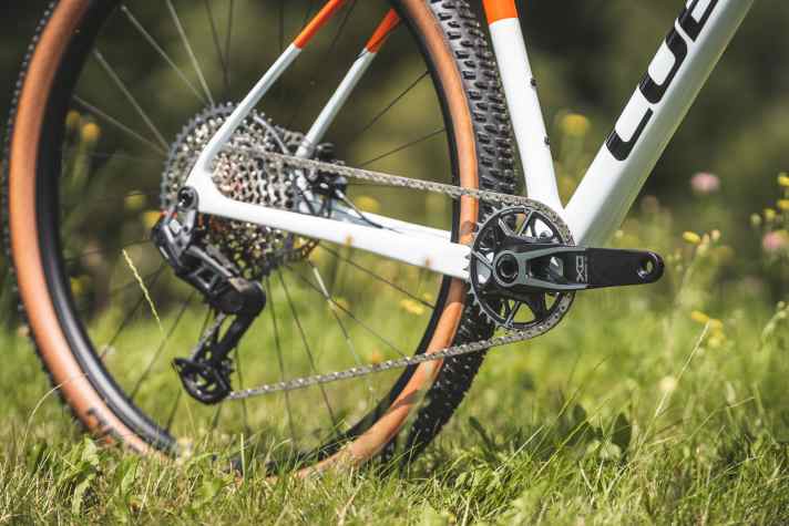 Dank Sram UDH Schaltauge kann am Cube Reaction C:62 eine Sram Transmission Schaltgruppe die Gänge wechseln.