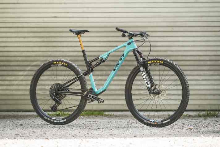 The Turq frame of the Yeti ASR is not only wickedly expensive, but also really nice and light. The cult brand spared no expense or effort in its development.