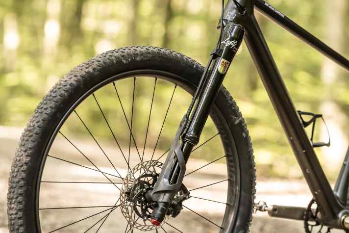 Das private Bike von Bike Ahead-Chef Christian Gemperlein setzt auf eine Cannondale Lefty Ocho Carbon Gabel mit 100 Millimetern Federweg.