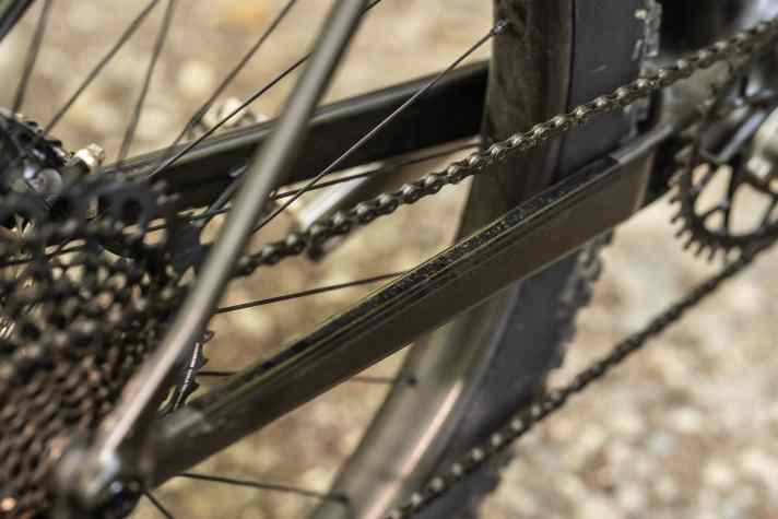 The frame protection of the Bike Ahead The Frame is extremely minimalist.