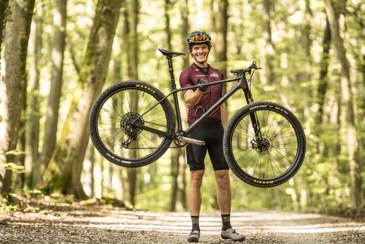 Can be lifted with one finger: The Ahead The Frame is the lightest bike with a suspension fork that we have tested in a long time.