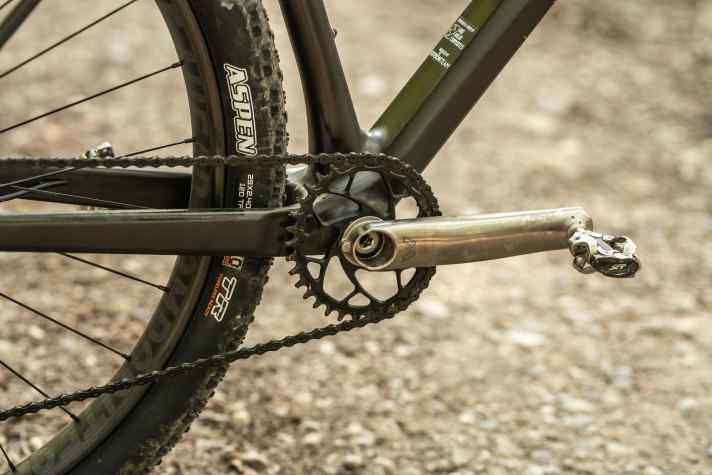 Titanium meets carbon: With an RRP of 1499 euros, the Cane Creek eeWings are certainly no bargain, but they are an ornament for any customised set-up.