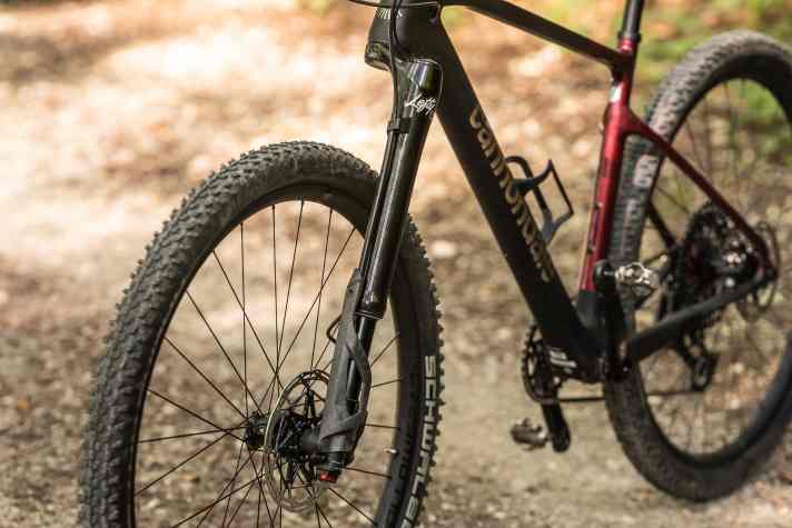 Striking, controlled, strong: the Cannondale Ocho Carbon with 110 millimetres of travel does an excellent job.