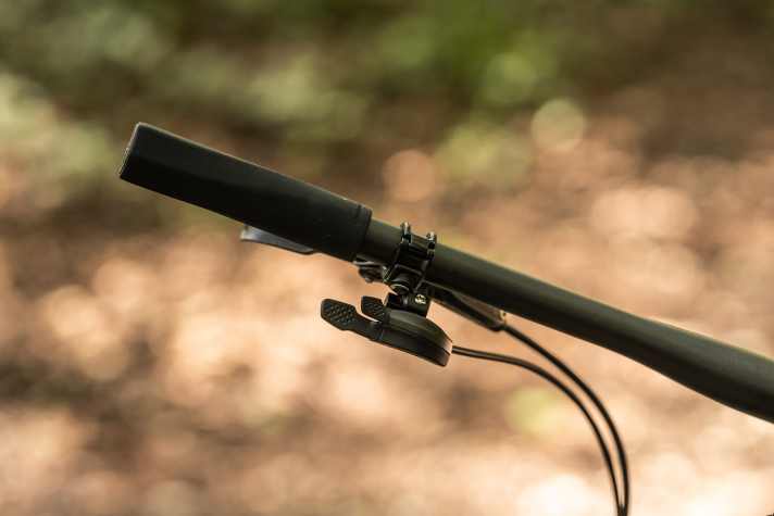 The feel of the handlebar remote from Fox is of little value. However, there are only a few alternatives on the market.