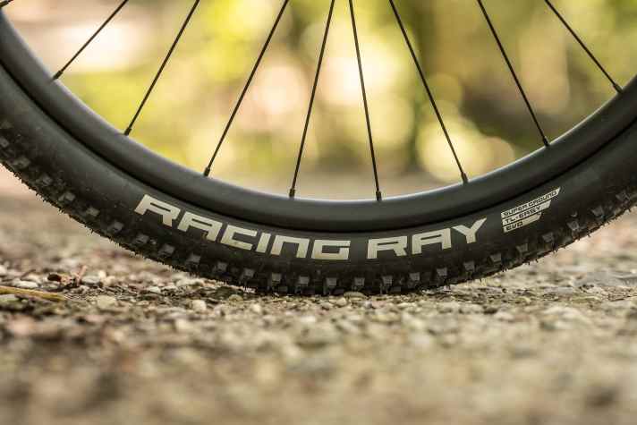 The combination of Schwalbe Racing Ray and Racing Ralph tyres is tried and tested. However, traction falls by the wayside on the narrow Cannondale rims.