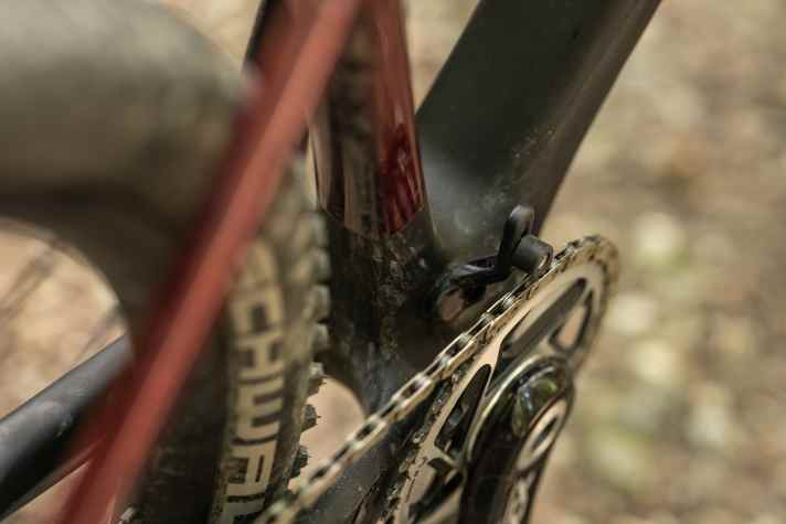 A chain guide could hardly be more minimalist than on the Cannondale Race hardtail.