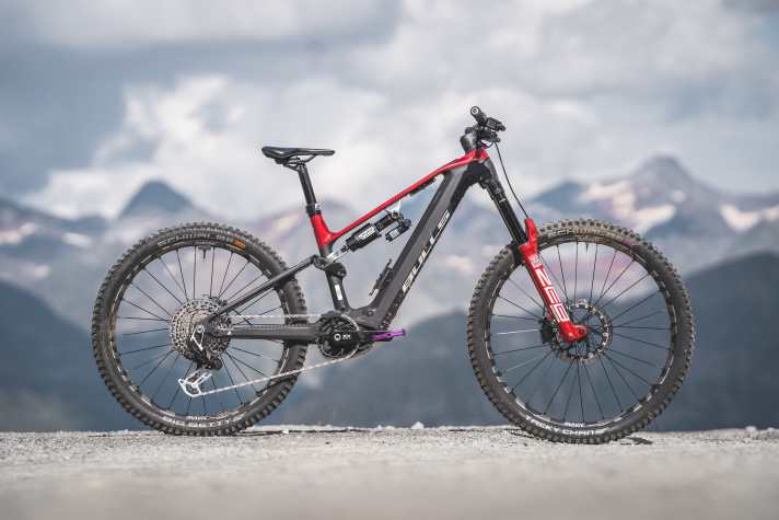 Bulls Sonic EN-R Team: Bosch CX // 600 Wh // 170/160 mm // 29/27,5 Zoll (Mullet) // 21,96 kg // 9999 Euro.