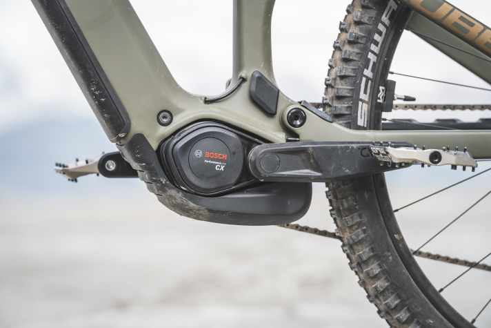 The new Bosch CX delivers the same power as its predecessor. However, the ride feel is noticeably better and the motor no longer rattles downhill.