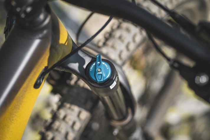 Wenig Raum für Tuning: Die Fox 38 Performance bietet nur eine grobe Einstellung der Druckstufe.