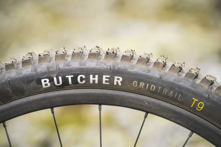 Die Specialized Butcher Reifen hinterlassen einen soliden Eindruck. Mit dem Grip der Continental-Gummis am Propain Spindrift können sie aber nicht mithalten.