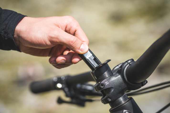 Typisch Specialized: Das kleine SWAT-Tool aus dem Steuerrohr ist immer schnell zur Hand.