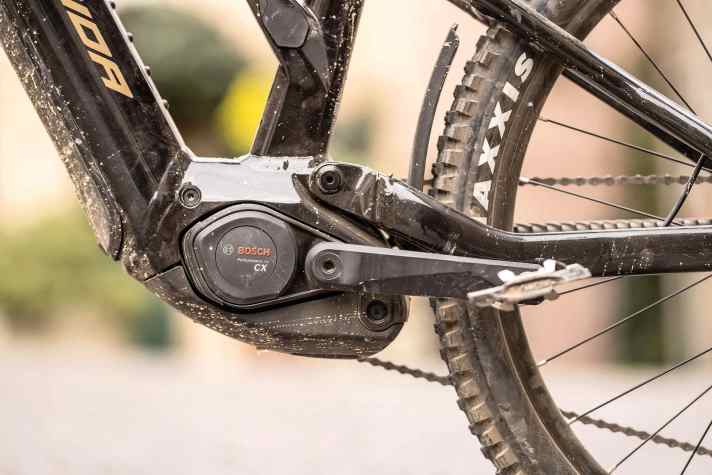 Quiet, sensitive, dynamic: the Bosch CX is one of our absolute favourites on an e-mountain bike.