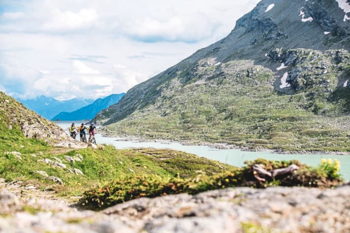 Das kann Kanada nicht viel besser: Trails ins Backcountry mit Gletschereis und Seeblick.