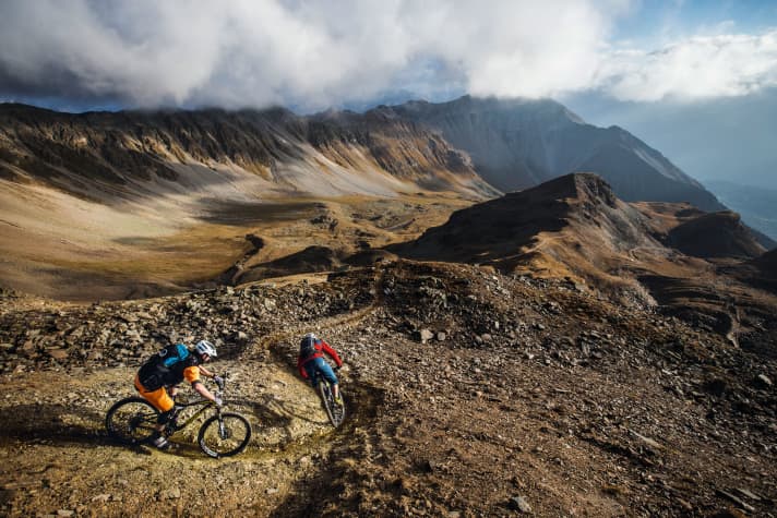 Das Trail-Netz des Bike Kingdom in Lenzerheide geht auf der Rückseite des Parpaner Rothorns noch viele Kilometer weiter.