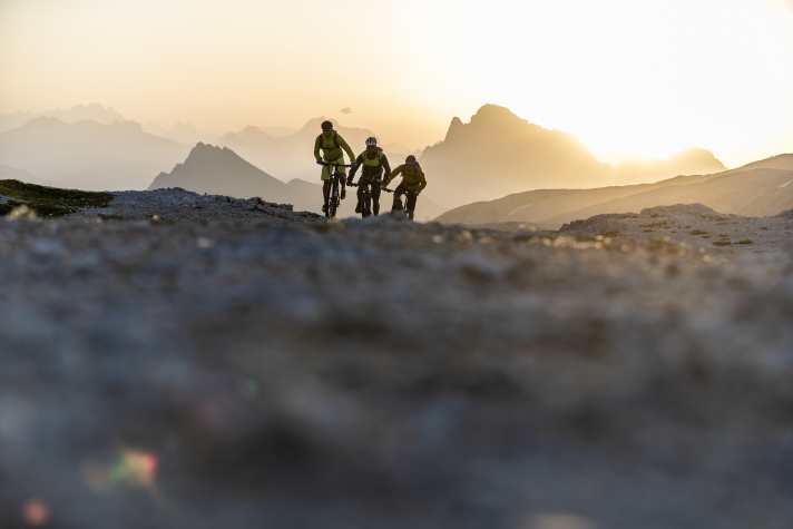 The alto piano: golden colour comes into play with the evening sun.