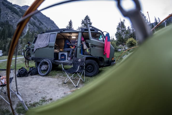 Übernachtungstipp: der gemütliche Campingplatz Lo Stambecco mit kleiner Bar. campeggiolostambecco.it