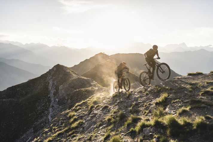 Boost in the display, dust trail on the rear wheel.