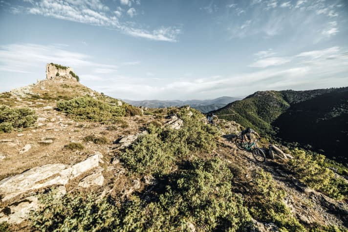 The Perda-e-Liana rock: anyone who climbs up there is showered with gold - and sells their soul to demons. We didn't want to try that.