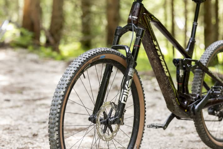 In allen drei Bikes stecken Gabeln mit der jeweiligen Top-Dämpfungstechnik der Hersteller.