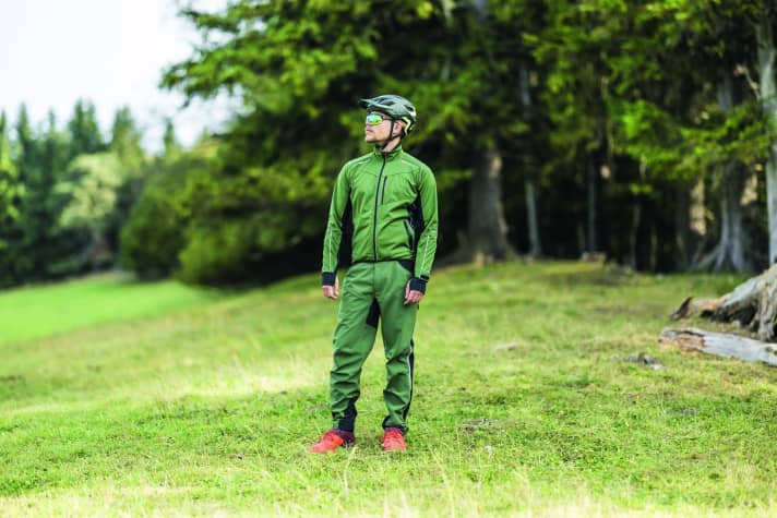 Die preiswerte Kombi von Zweirad Stadler: Sportliche Jacke und lässige Hose