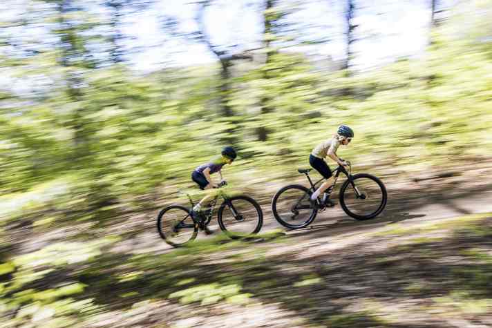 Kids stehen auf Speed! Leichte Race-Hardtails und -Fullys sind wie gemacht für angehende Mountainbike-Profis.