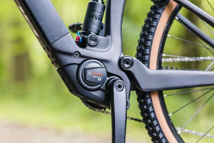 Für einen Light-Motor liefert der Bosch SX viel Leistung, zumindest bei hohen Trittfrequenzen. Das Fahrgefühl ist dynamisch und direkt, leider klappert der Motor bergab.