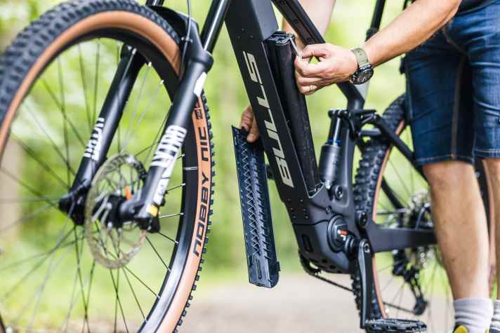 As usual with Bulls, the battery can be conveniently removed from the side of the down tube using a spanner.