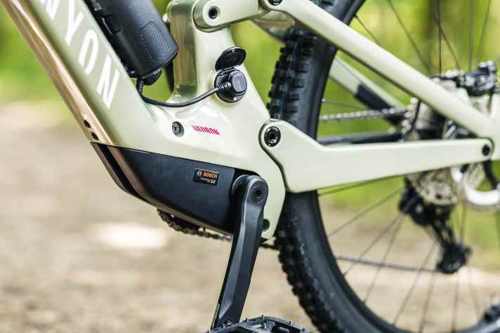 Der Performance Line SX von Bosch ist im Canyon Neuron:On Fly stark eingekapselt. Das behindert eine Belüftung des Aggregats.