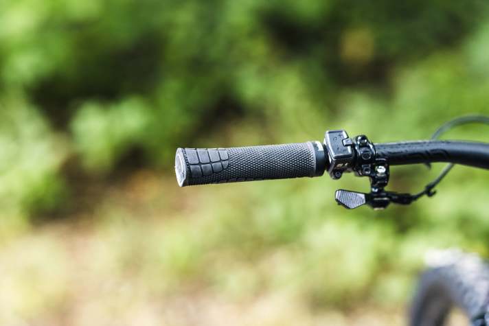 Even if the saddle and grips are always a matter of taste: Conway uses very high-quality contact points from SQLab and Ergon, which were well received by the test team. The saddle width and grip thickness also vary depending on the frame size. Attention to detail that is noticeable.