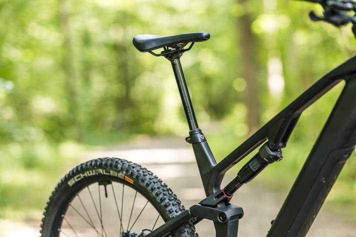 The telescopic seat post offers a full 200 millimetres of adjustment travel for frame size L and therefore plenty of freedom of movement. Top!