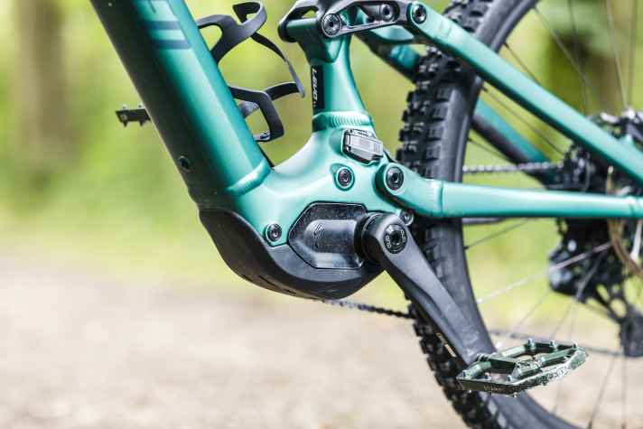 At 1.9 kilos, the Specialized SL 1.2 is really light. Power and torque are kept rather minimalist.