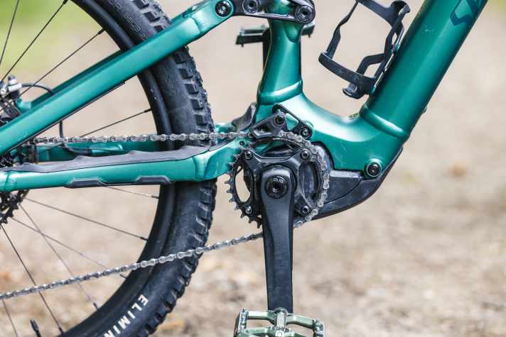 The small 32 t chainring makes perfect sense for a light e-MTB.
