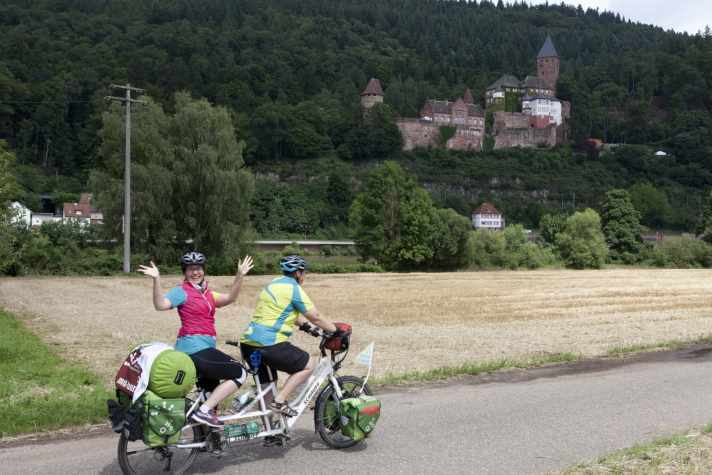 Germany is so beautiful: the two are on the MUT-TOUR, somewhere between Rostock and Freiburg.
