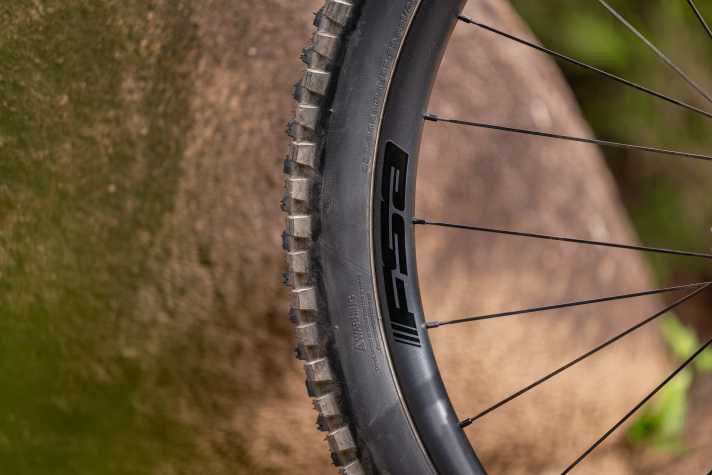 Der FSA NS SC i30 Carbon-Laufradsatz