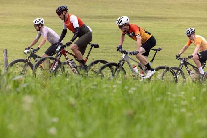 Racers can prepare themselves in training to withstand the inevitable speed peaks that occur in competition.