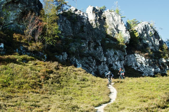 The stone ridge really doesn't look like a pole. In any case, the Bavarian Forest natives thought it was "witchcraft".