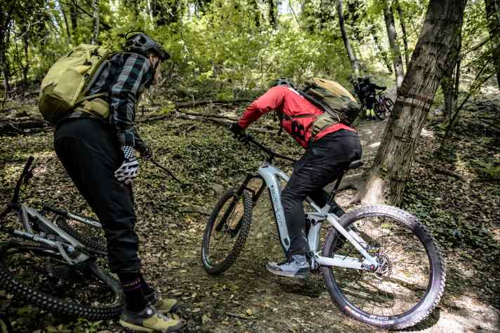 In tight uphill bends, the Pinion MGU has to show how well the engine tuning harmonises with the rider.