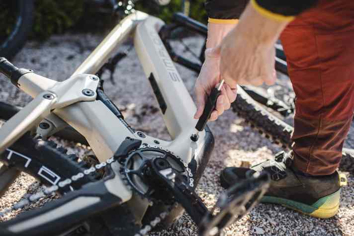 Hot E-MTB technology you can touch: With high-end test bikes from our partners, you can enjoy the camp twice as much.